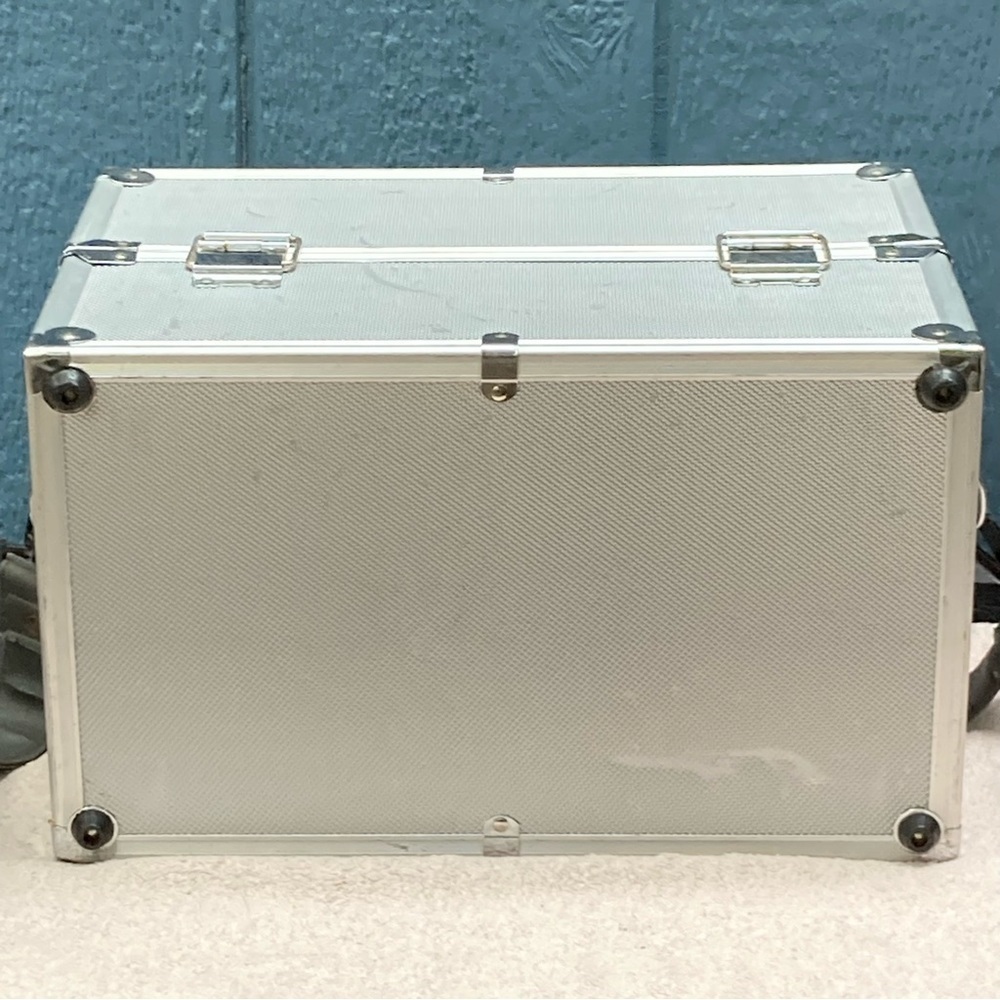 Large Expanding Makeup/Cosmetic/Tool/Tackle Box Case w/Shoulder Strap-Silver - Picture 6 of 11